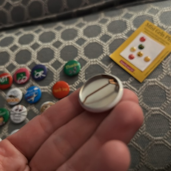 Vintage 90s American Girl Grin Pins - Picture 4 of 5